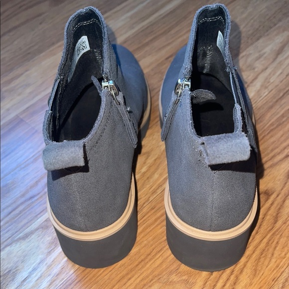 Toms Gray Ankle Boots - Picture 2 of 3